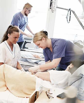 Det är ett smart sätt att studera på, som gör dig starkare inför arbetslivet. AIL ingår på ett eller annat sätt i alla våra utbildningsprogram och finns i flera olika former. Här är några exempel.