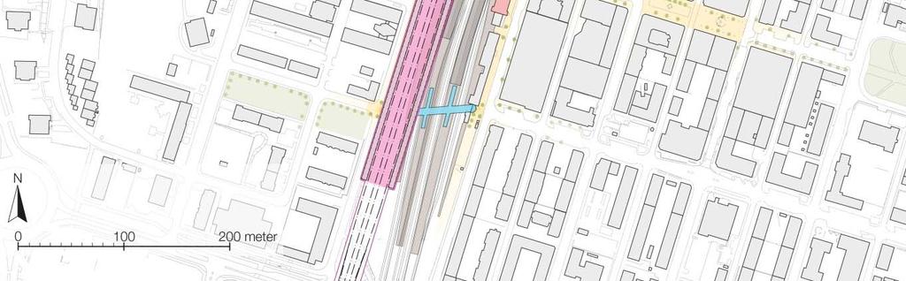 Höghastighetsbanan skulle gå genom tätorten på en brokonstruktion och stationsbyggnaden skulle ligga delvis över befintliga spår på den västra sidan av spårområdet.