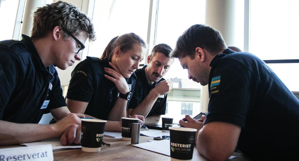 Aspiranter lär sig Lagen om Kustbevakningens medverkan vid polisiär övervakning. Foto: Valdemar Lindekrantz externa medarbetare med olika specialistkompetenser.