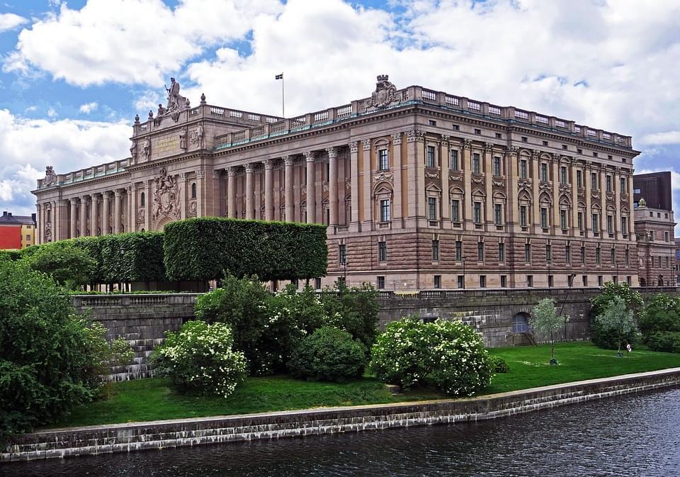 1 av 3 En tredjedel av de utlandsfödda i de utsatta områdena kommer inte att rösta för att de inte brukar göra det eller för att de inte bryr sig.