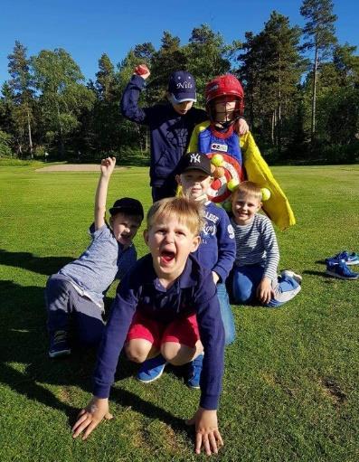 Inom ramarna för Golfäventyret har vi byggt olika banor där äventyrarna fått träna på alla olika slag och lära sig regler och säkerhet på ett roligt