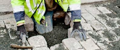 Bygg och anläggning Byggkonjunkturen i Hallands län är stark och det byggs både bostäder och vägar. Snart flyttar till exempel hamnen i Varberg, vilket är ett stort projekt.