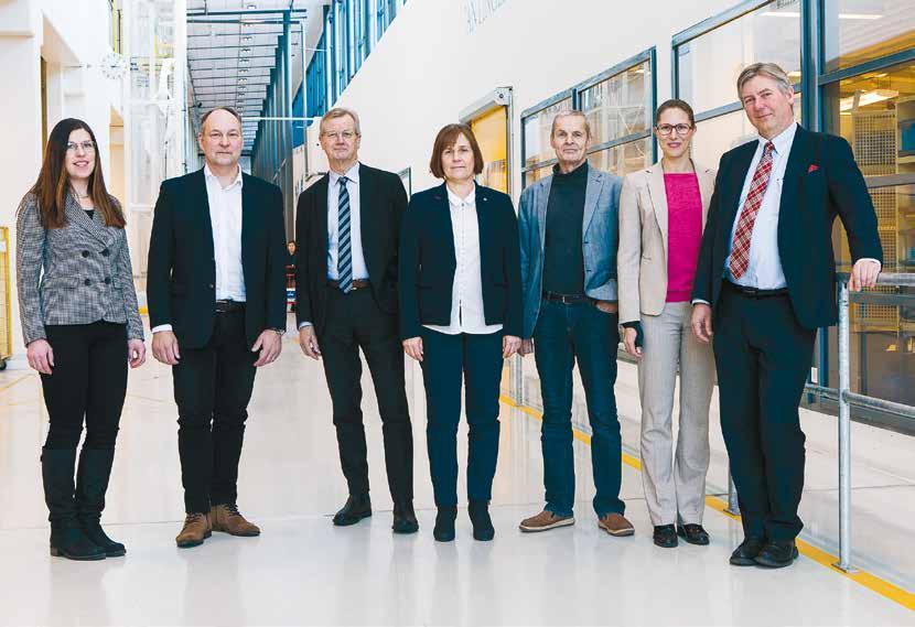 FRÅN VÄNSTER: JOHANNA BACKHOLM, ROBERT LINDFORS, NILS LAMPI, AGNETA ERLANDSSON-BJÖRKLUND, BORIS EKMAN, LOTTA BERNER SJÖLUND OCH HENRIK LUNDBERG.