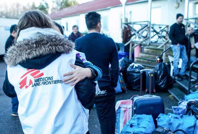 Asylsökande flyttar från ett boende till ett annat. Foto: Farshad Shamgoli.