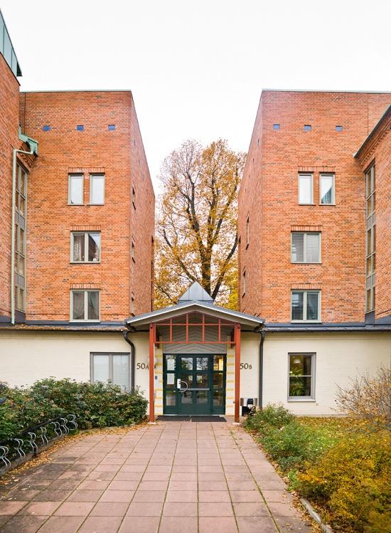 Bofakta Berggården l består av 35 bostäder för seniorboende i Örebro. Bostäderna inryms i ett fyravåningshus med två uppgångar och en gemensam entré från två håll.