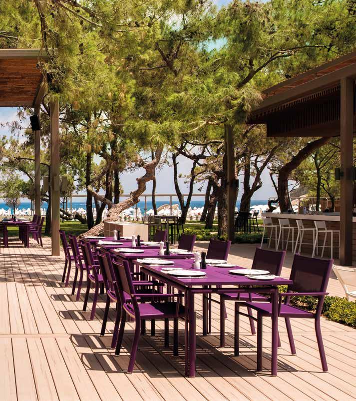 UPM ProFi Lifecycle S2, Ökensand/Antalya, Turkiet Lyxig design som ser ut och känns som lövträ Överlägsen förmåga att stå emot fläckar Extra hållbart inre Noll graders lutning möjlig Hög stöttålighet
