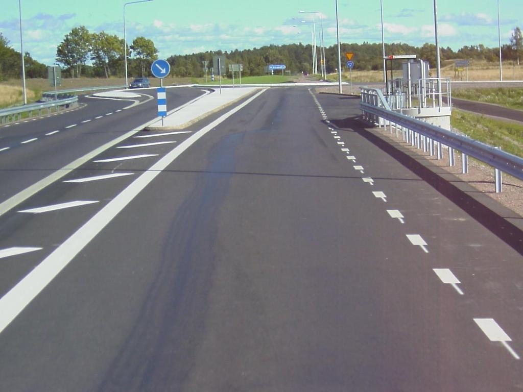 Figur 44. Sträcka C15. ABT-beläggning med förseglad skarv som inte är avsandad. (Foto: VTIRST). Dessa fyra objekt står för huvuddelen av avsnitten med friktion under 0,5 µ.