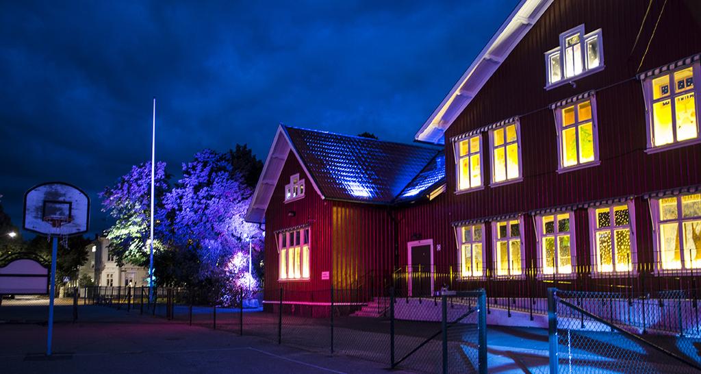 Highlights upplevelser på vägen UPPLADDNING Åmanska parken Ladda med energi hos oss! Arr. Alingsås Energi & EWF ECO AB RÖRELSEENERGI Åmanska parken Rörelseenergi leder till glädjeenergi.
