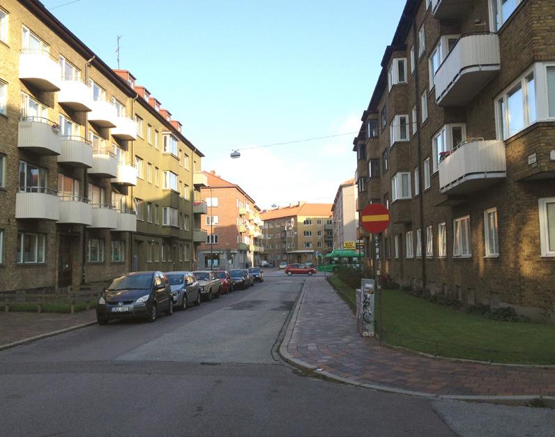 vägen dit hindras ofta av komplicerade infrastruktur lösningar med biltrafik i höga hastigheter, något som inte bara är en barriär för barn utan även upplevs som ett hinder för vuxna i sällskap med
