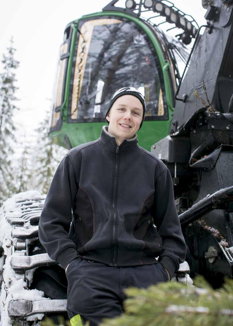 Karl-Oskar Isaksson på Isakssons Terrängtransport i Morjärv är en av Sveaskogs entreprenörer.