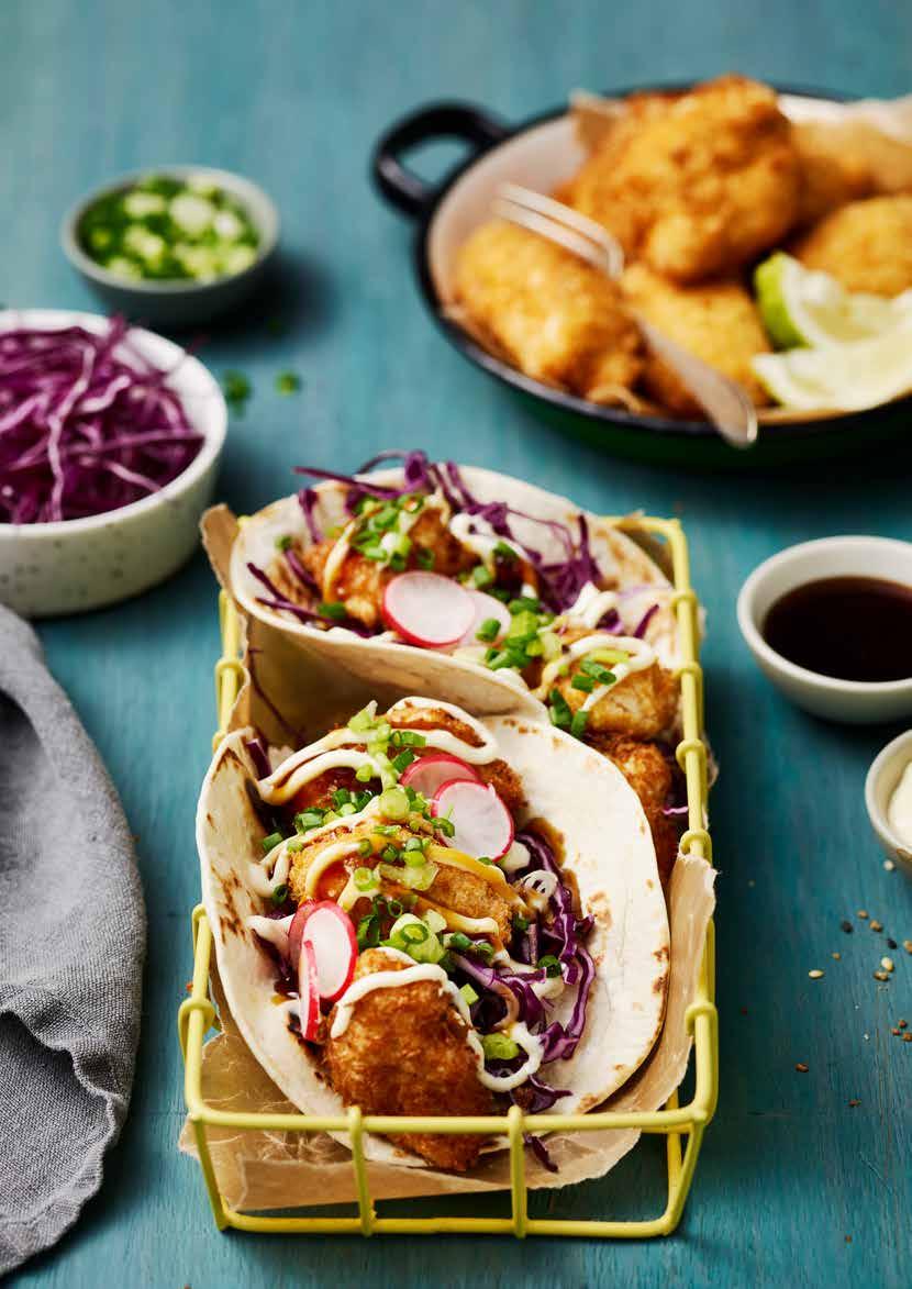 KUmMeL KAtsU TaCO 10 PORTIONER 400 g röd- eller vitkål, finstrimlad 120 g rädisor, tunt skivad 20 st Santa Maria Tortilla 6 1 kg kummelfilé 200 g panko ströbröd 3 st ägg 1 dl vetemjöl 1 tsk salt 0,5