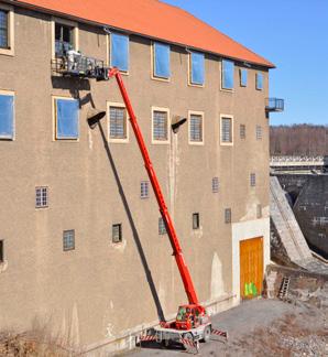 kvalitet för höga krav och lång livslängd. Inför sommarsäsongen är det framför allt fönsterrenovering, plåttaksmålning och renovering av putsfasader som står närmast på agendan.