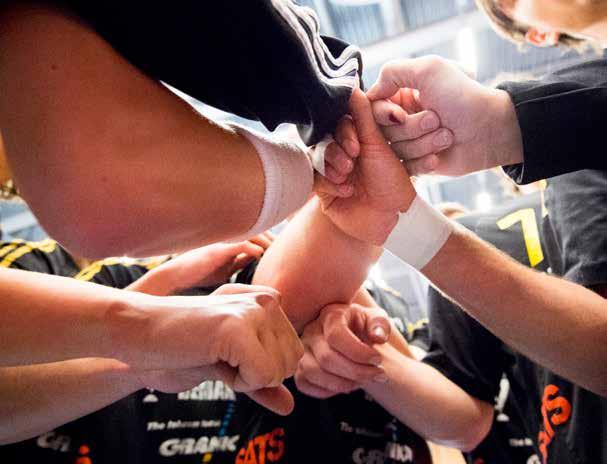 Skapa trygga idrottsmiljöer 3 Trygg idrott Nästan alla barn och ungdomar är med i en idrottsförening någon gång under sin uppväxt.