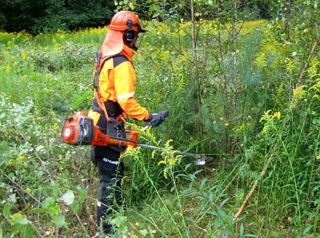 monterar kantsten mot