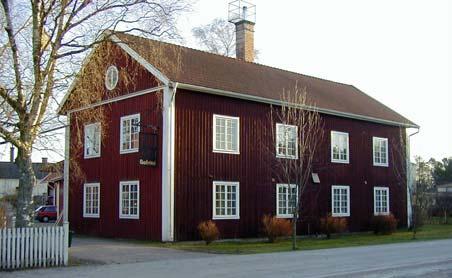 Fördjupad översiktsplan 12.5 Natur- och kulturmiljö Bebyggelse, fyndplatser Kring Hantverksgatan ligger två bra exempel, Enströms och Hermelund, som bägge är bevarade i nästan ursprungligt skick.