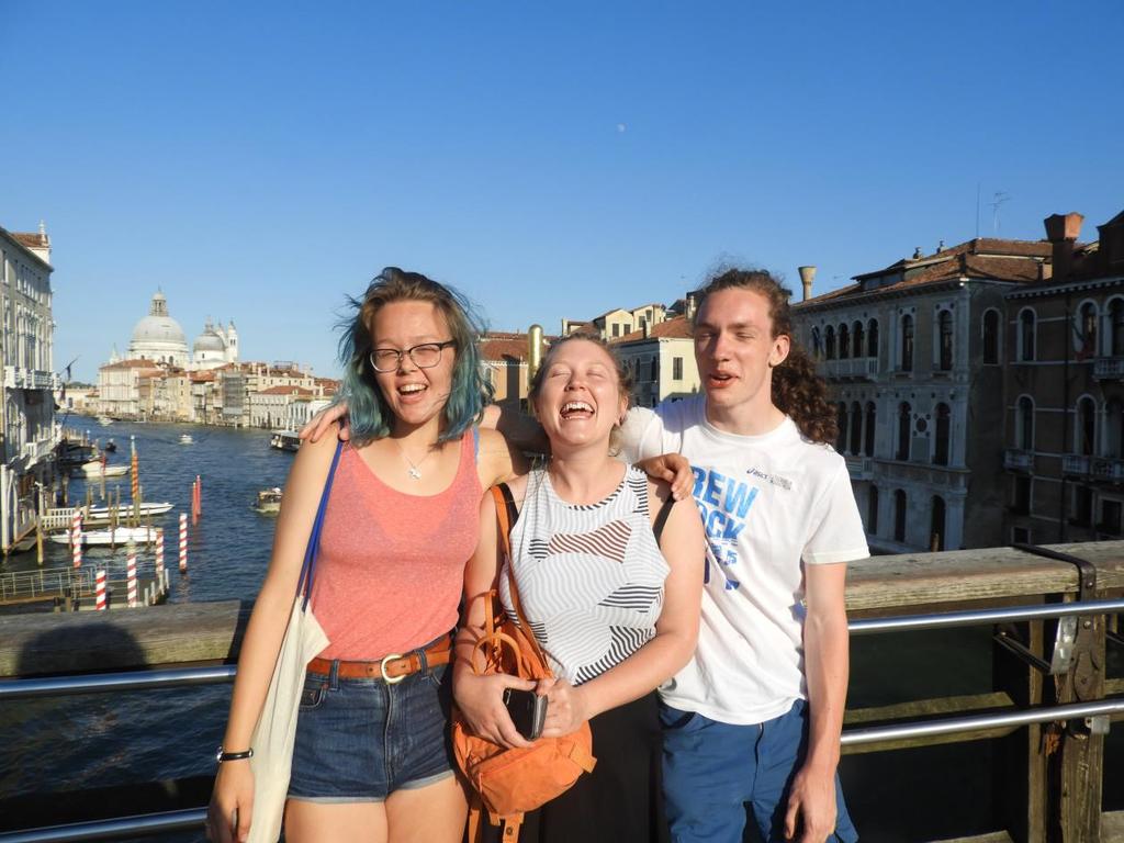 Josef Lolle Jojo Sofia Malte Lärka Valdemar Stella Beatrice Rebecca Tävlingen inleddes och Konstantin blev utsedd till oberoende domare.