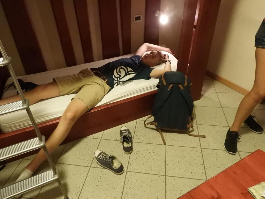 Dag 11, 6 juni Sista hela dagen innan resans slut var kommen. Herrskapet vaknade och intog frukost i motellets matsal.