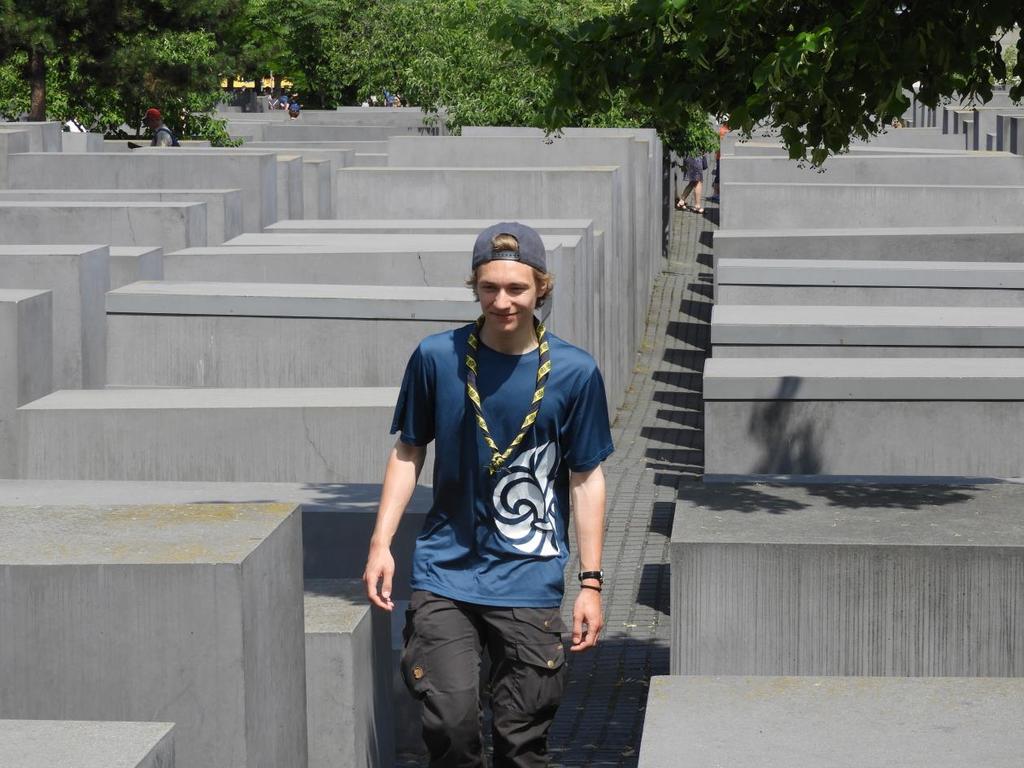 Nära monumentet fanns ett museum som skänkte nytt ljus på förintelsen. En tanke som slog vissa var att vi scouter i prydliga scoutskjortor var mycket lika unga SS-soldater.