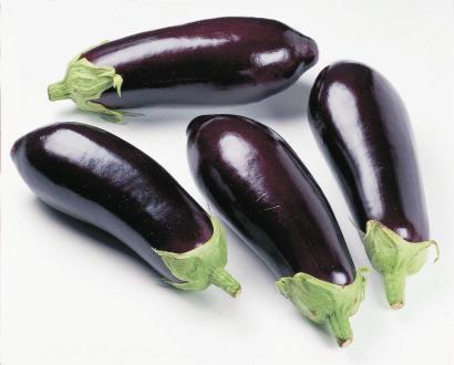 Vegetariska rätter 1. Hunka Bependi Ungsbakad aubergine och grönsaker med fetaost, tzatziki och sallad.