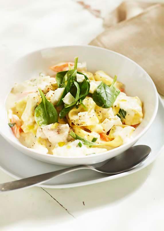 Servera med nykokt tortellini. Tips! Blanda i färsk bladspenat och grovhackad buffelmozzarella innan servering. Hönsbuljong, pasta.