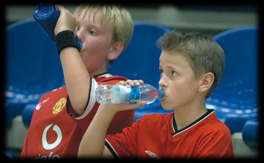Social utveckling, 9-15 år Idrottaren utvecklas från att vara egocentrisk till att kunna se från andras perspektiv Att