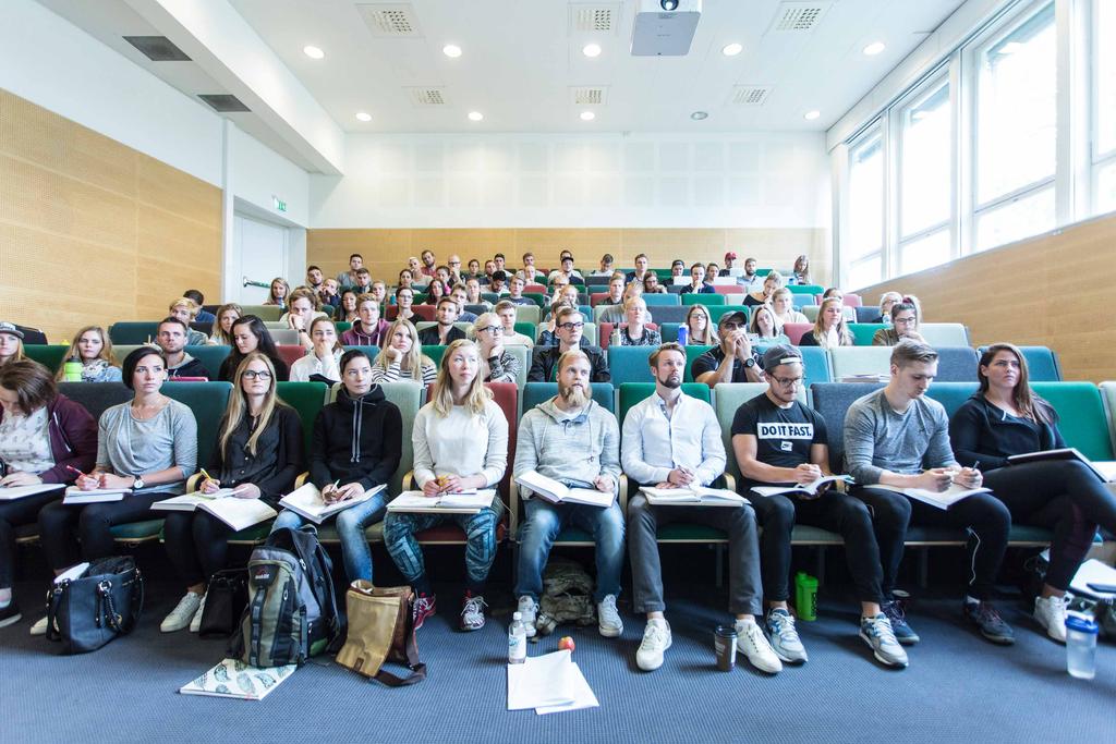 Bred men specifik utbildning med duktiga föreläsare. Fina lokaler vid Kräftriket och Odenplan.