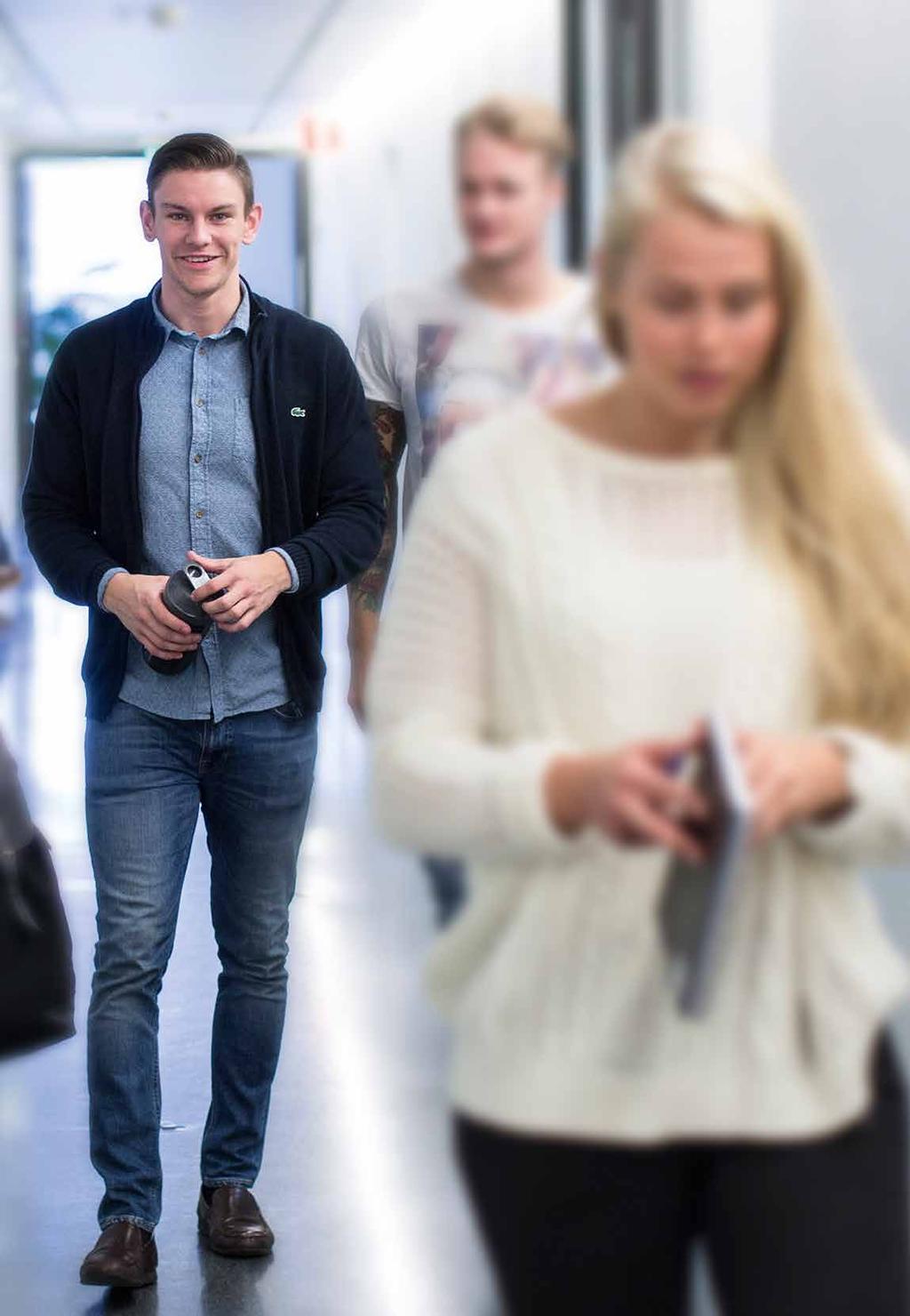 "Kompetenta lärare, unik balans mellan praktik och teori, professionell och hjälpsam