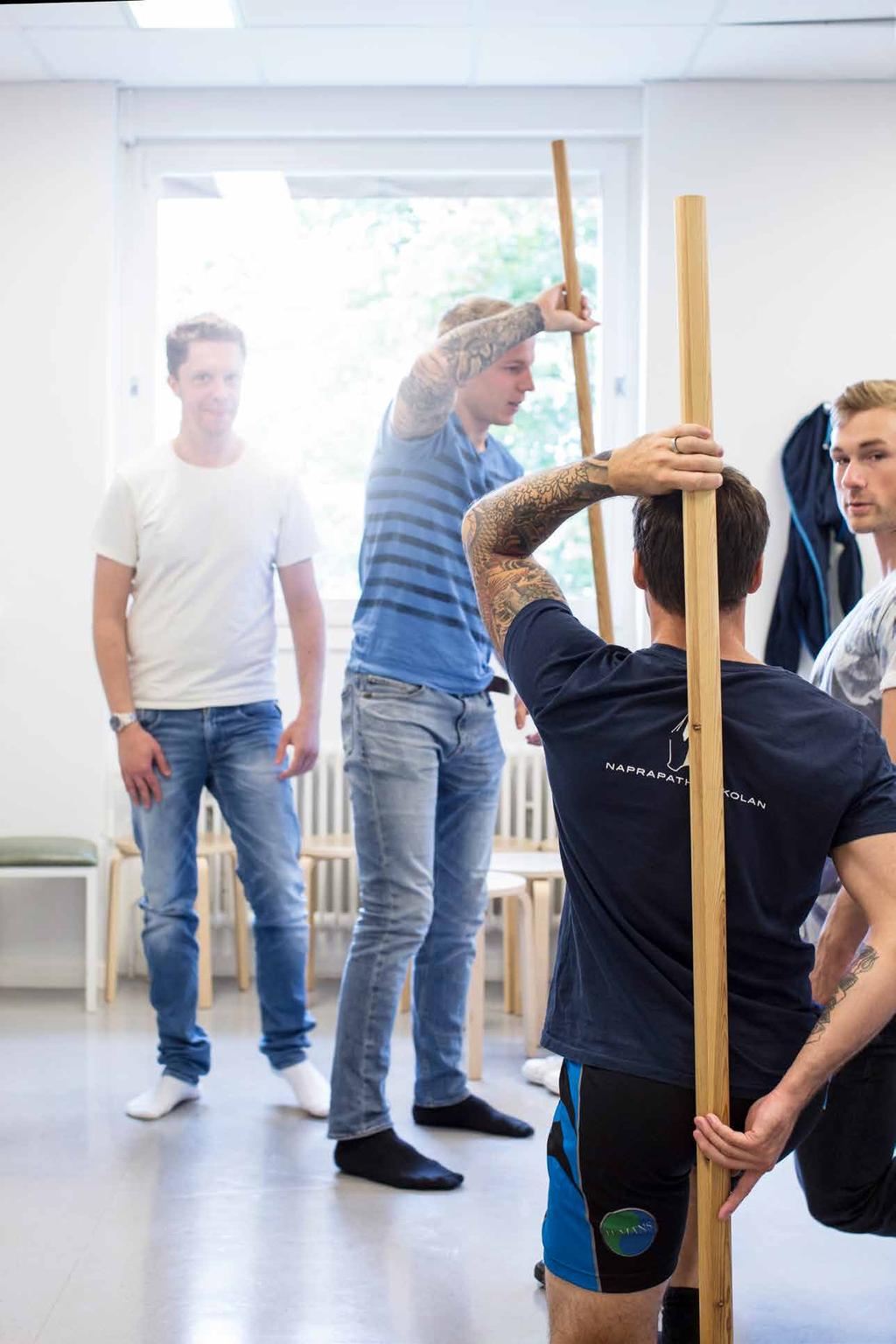 MASSAGEKURS STOCKHOLM STRETCHINGKURS STOCKHOLM Naprapathögskolans massagekurs utgör en fördjupad introduktion till naprapatprogrammet.