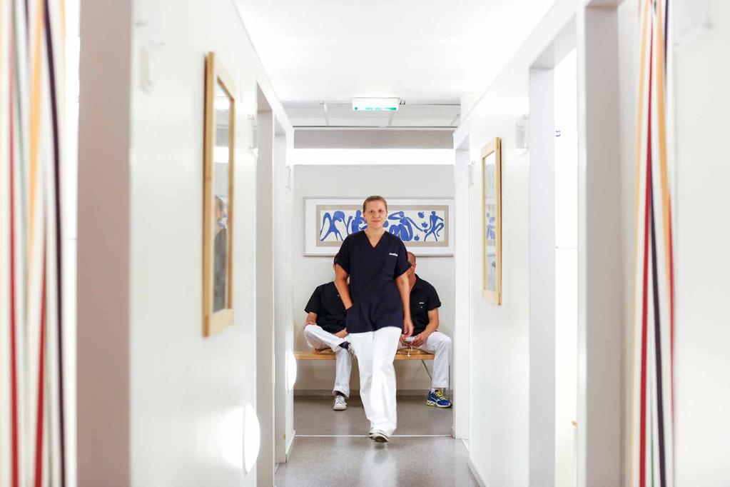 KONTAKT Naprapathögskolan Kräftriket 23 A 114 19 Stockholm Tel: +46 8-16 01 20 E-post: info@nph.se Webb: naprapathogskolan.se Facebook: facebook.