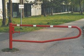 BILSPÄRR En bilspärr är ett bra sätt att förhindra obehörig trafik. I sin konstruktion är den barnsäker, robust och utan risk att frysa fast i sina rörliga delar.