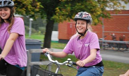 VTI anger att ökad hjälmanvändning har potential att minska antalet cyklister i dödsolyckor med 25 %. ARBETSOMRÅDEN: Lyft cykelhjälmsanvändningen i Säkra skolvägar.