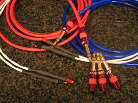 Konfigurationen på dessa kablar består i antalet skärmar, folie och skärmstrumpor.