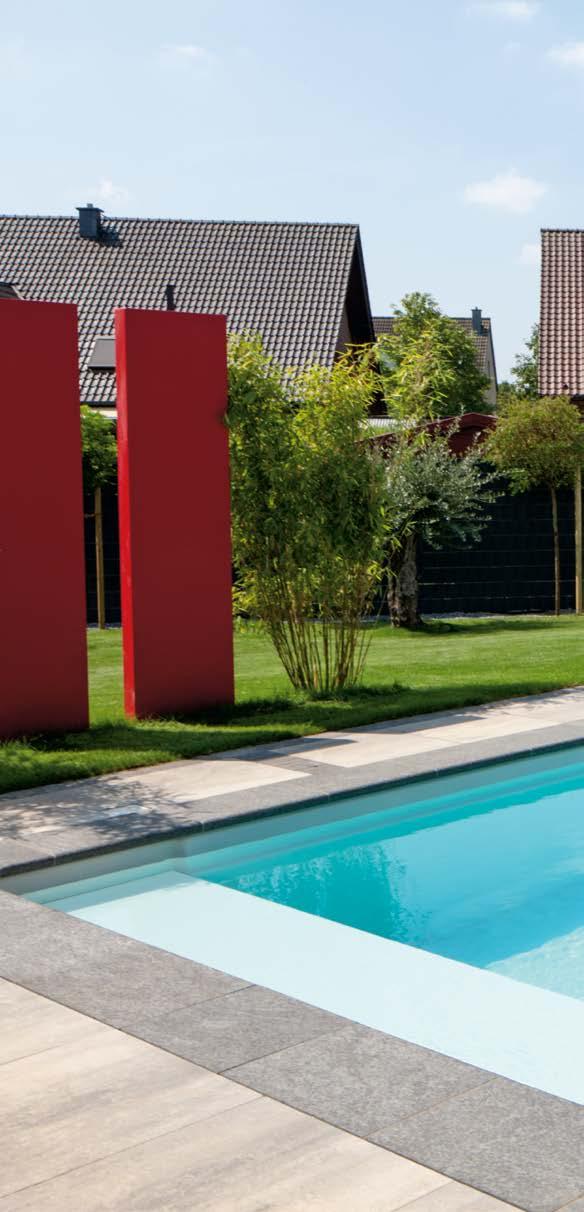 Ancona Style modern pooldesign. Den nya trappan är så stilren, att den nästan osynligt försvinner under vattenytan.