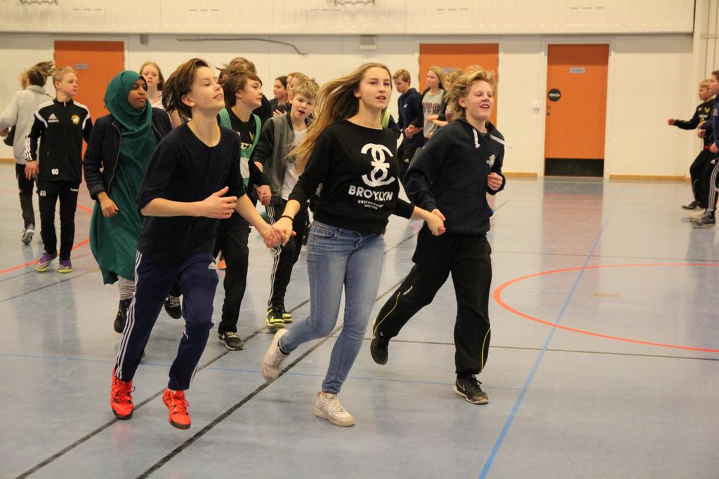40 8cd Dans Viksäng 12.40-13.30 8ef Dans Viksäng 13.30-14.20 9ef Dans Viksäng 14.20-15.10 9cd Dans Viksäng 15.10-16.00 9ab Dans Viksäng Ti 20/12 08.00-09.00 Åk 9 Dans se sid 5 Viksäng 09.00-10.