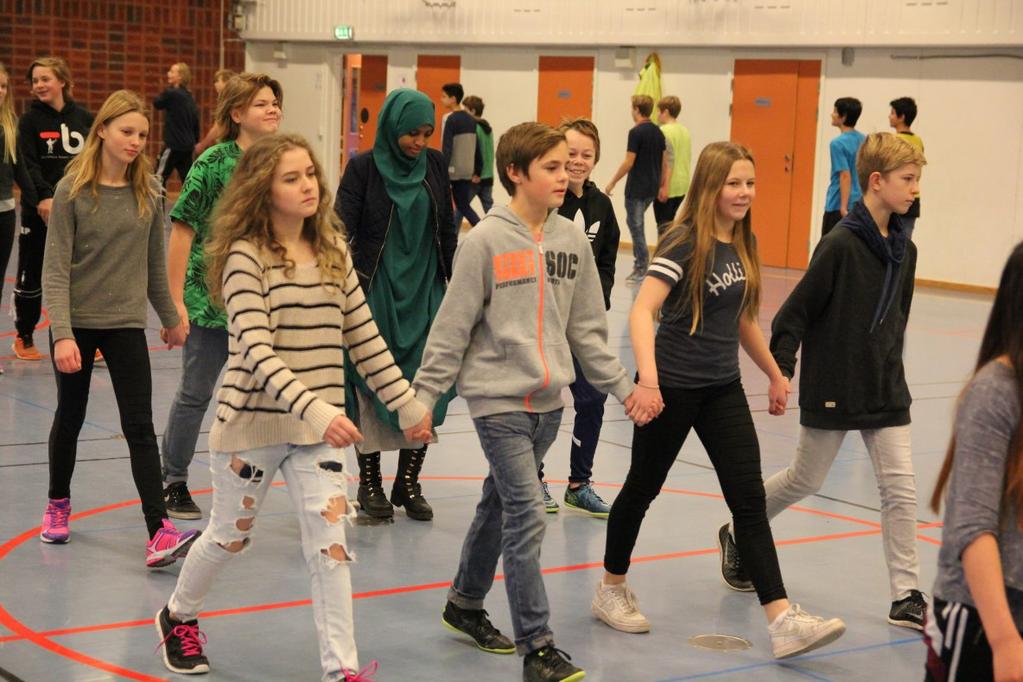 00 Lektioner enligt schema på förmiddagen till kl 12.00. Denna dag genomförs också muntliga nationella prov i matematik för de flesta klasser.