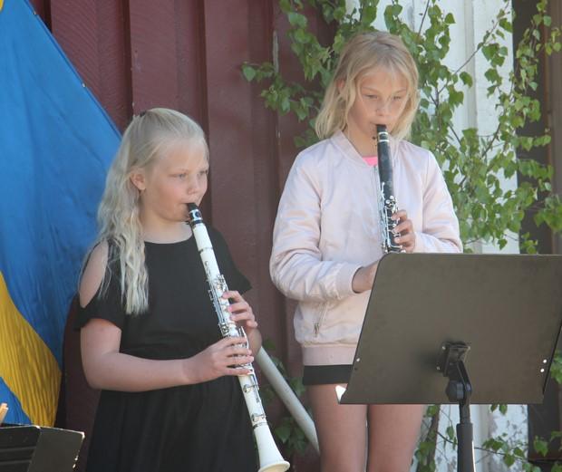 Seskarö skola fyller 100 år Under våren hade barnen på skolan arbetat med att bygga upp en utställning som skulle beskriva skolans 100 åriga historia.