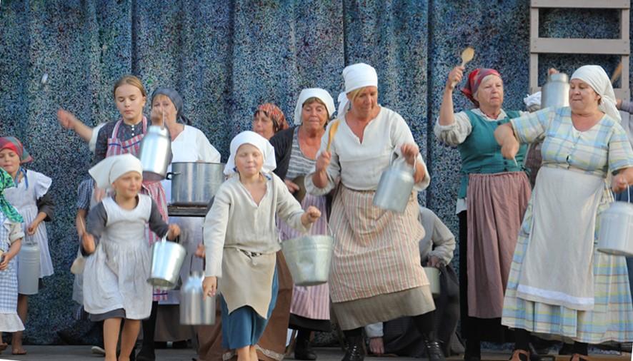 Splitvedsjäntan En teater som tar upp kvinnornas historia efter hungerupproret 1917.