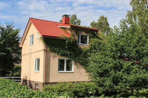 Välskött bostadshus med stort garage i Mariehamn Veteranvilla från 1941 i barnvänligt kvarter på Vedhuggsvägen 2, ett stenkast från Mariehamns centrum.