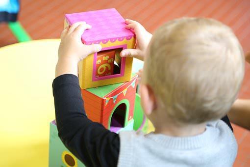 Rådgivningsbyrå för barnavård På rådgivningsbyrån för barnavård följer och främjar man den fysiska, psykiska och sociala tillväxten samt utveckling hos barn under skolåldern.