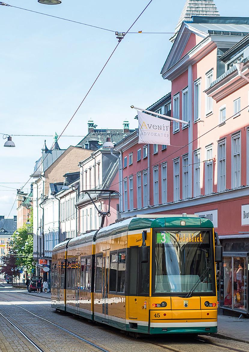 Mot innergården kommer fasaden vara ljus för att fånga upp och spegla ljuset till den skyddade innergården.