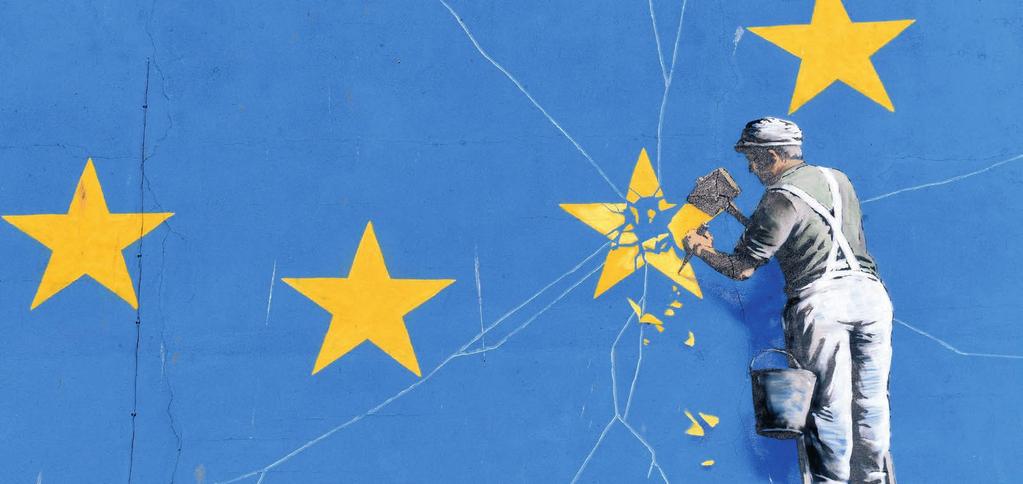 2 Det finns fortfarande ingen lösning på plats för Storbritanniens utträde ur EU. Här har den brittiske gatuartisten Banksy målat graffiti ovanpå EUloggan med de 12 stjärnorna på en byggnad i Dover.