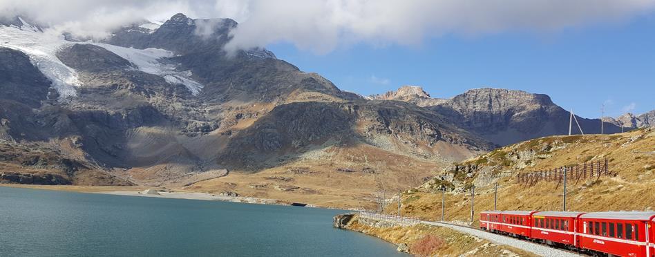 Via Albula & Bernina, 7 nätter 1(9) Vandra i Schweiz Lago Bianco, Berninapasset Via Albula & Bernina, 7 nätter Thusis - Tirano, 6 vandringsdagar Vandringen längs långdistansleden Via Albula & Bernina