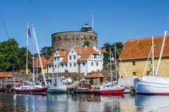 com/vastkustkretsen Plusgiro: 42 01 92-7 Expeditionstid Mån fre 10.00 15.00 samt ons 10.00 19.00 (1 juli 15 september 10.00 15.00) SXK Seglarskola Tel 031-29 35 05 seglarskolan@sxk.se www.