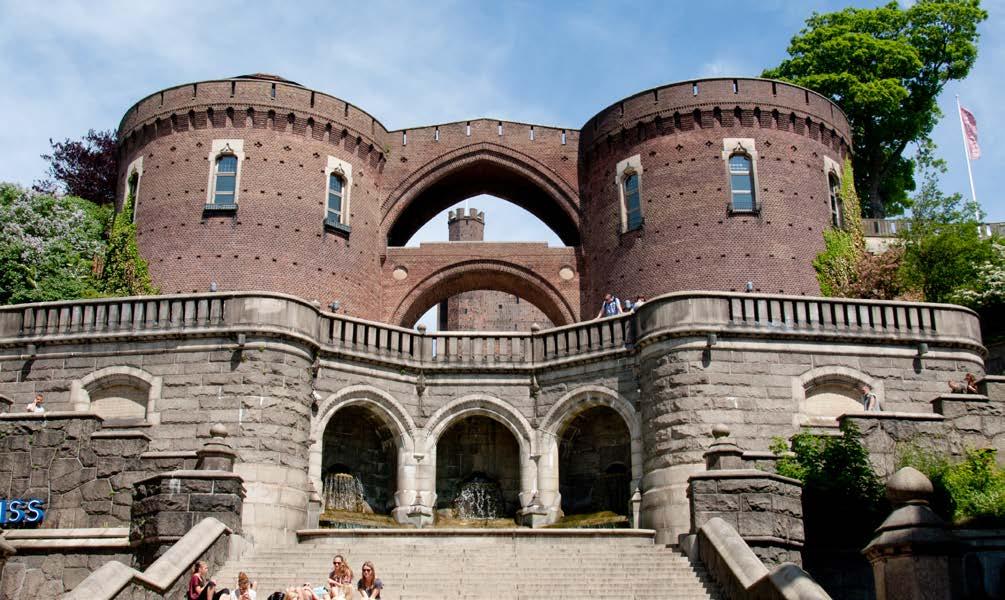 Kärnan Mitt i Helsingborgs city uppe på landborgen finns medeltidsborgen Kärnan.