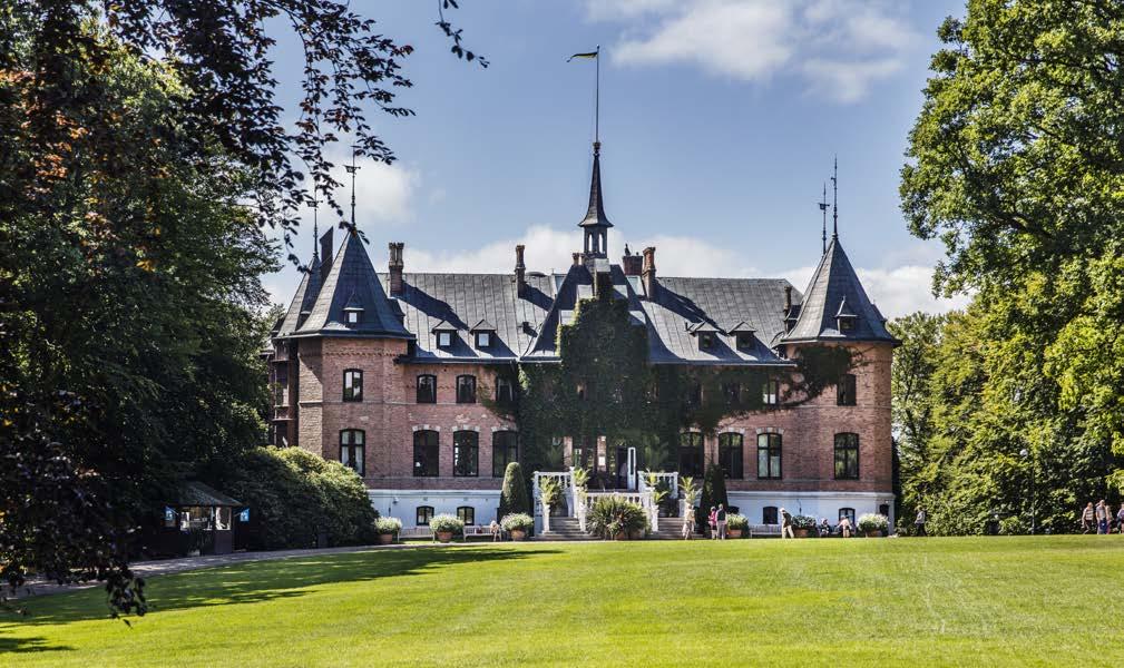 Fredriksdals museer och trädgårdar Fredriksdals museer och trädgårdar ligger som en oas mitt inne i Helsingborg.