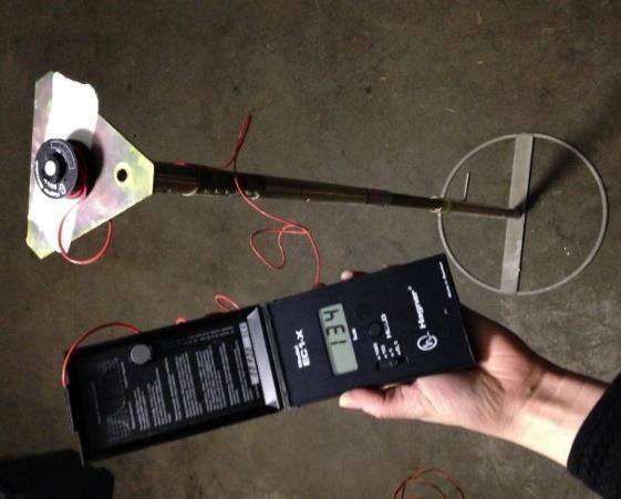 Examensarbete: PROVISORISK TAKBELYSNING VID BYGGARBETSPLATSER Figur 3.1: Lux-mätning (Foto: E.