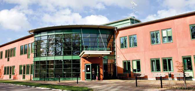 Verksamhetsberättelser - Ölands Gymnasium ÖLANDS GYMNASIUM EKONOMISKT UTFALL Ölands Gymnasium gick in i budget 2017 med ett överskott om 0,3 mkr.