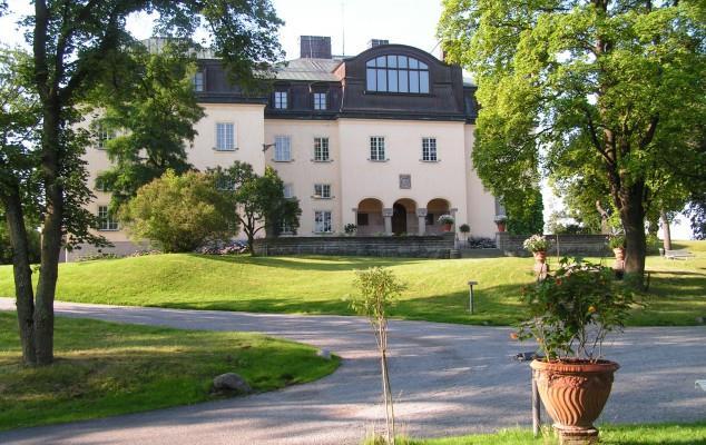 6 LILJEVALCHS OCH WALDEMARSUDDE Liljevalchs tillhör Stockholms stad och invigdes 1916 som den första självständiga och offentliga konsthallen för samtidskonst i Sverige.