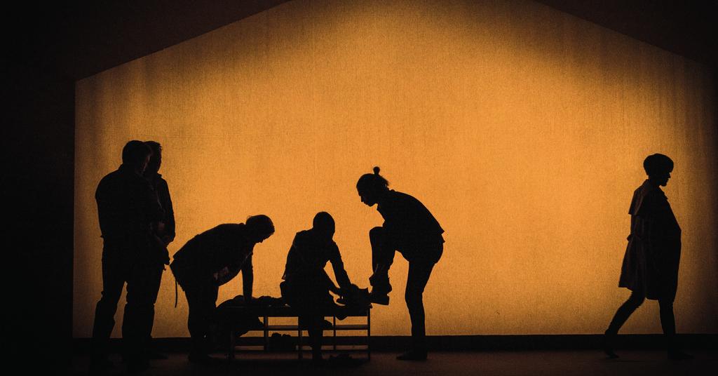 6 Söndagen 21 oktober kl 19.00 Nytt drama av Norén Foto: Urban Jörén Episod av Lars Norén Under en husvisning får vi möta sex personer i olika skeden av livet.