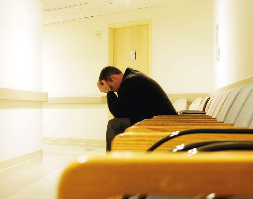 8 Sjuk- och diagnosförsäkring Kan tecknas av medlem och medförsäkrad Längre sjukfrånvaro kan bidra till ekonomiska påfrestningar för dig och din familj, då din inkomst sjunker under den tid du är